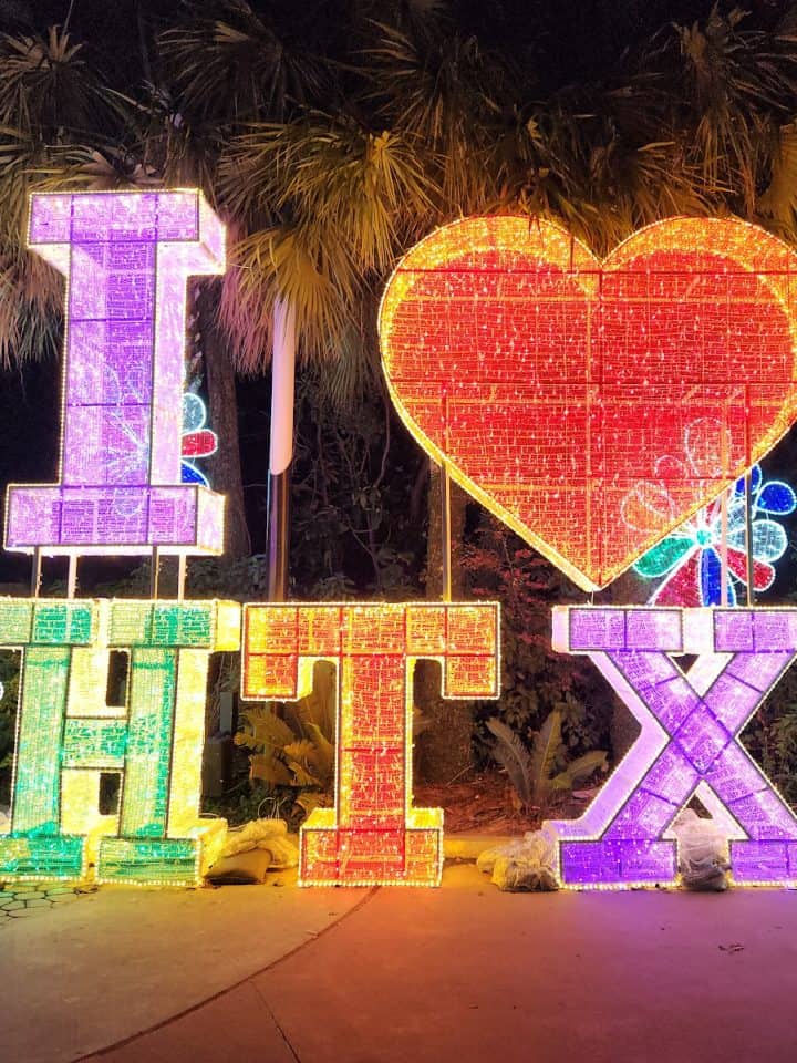 I heart HTX lights at Houston Zoo Zoo Lights